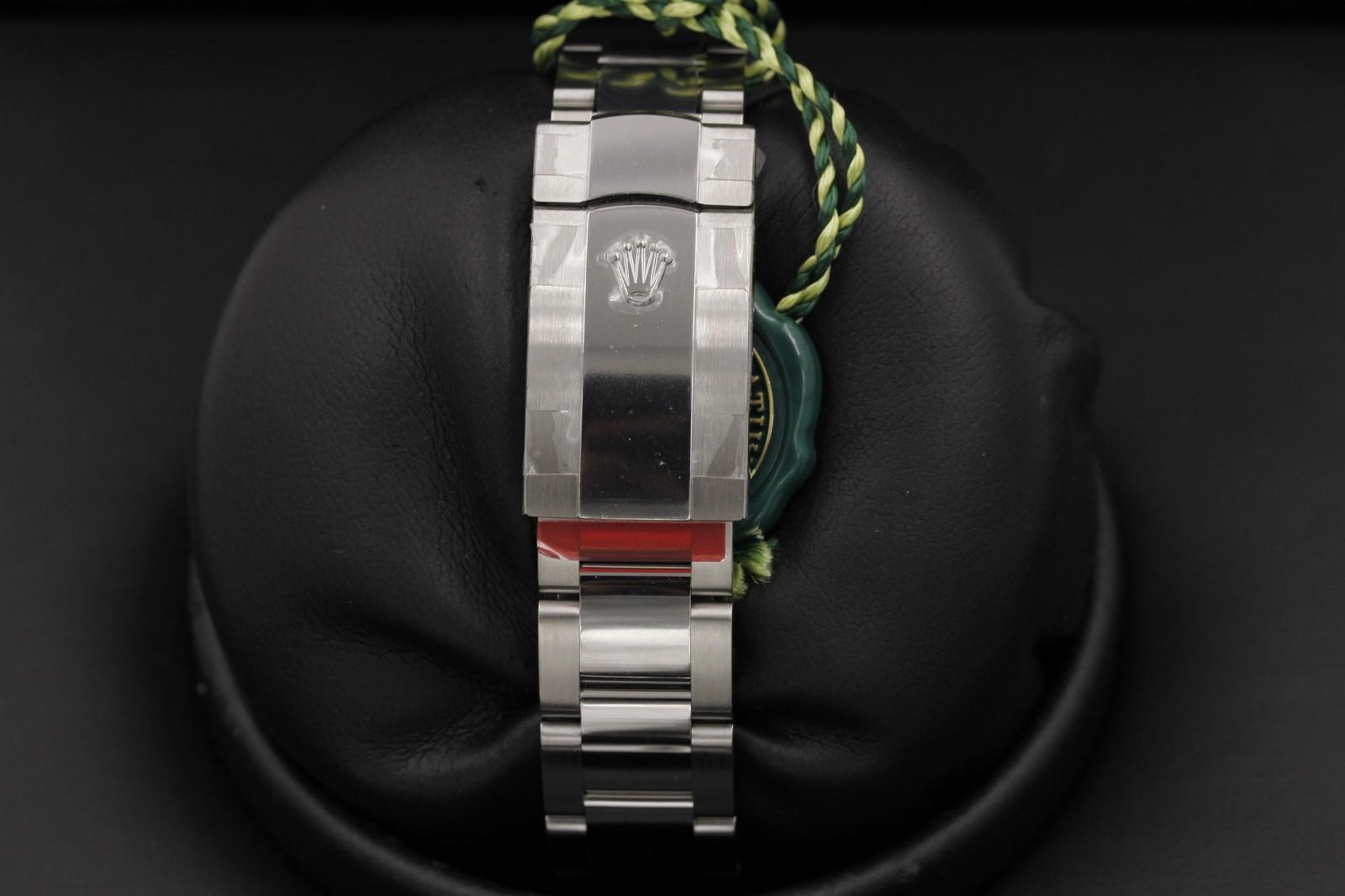 Watch Image 7