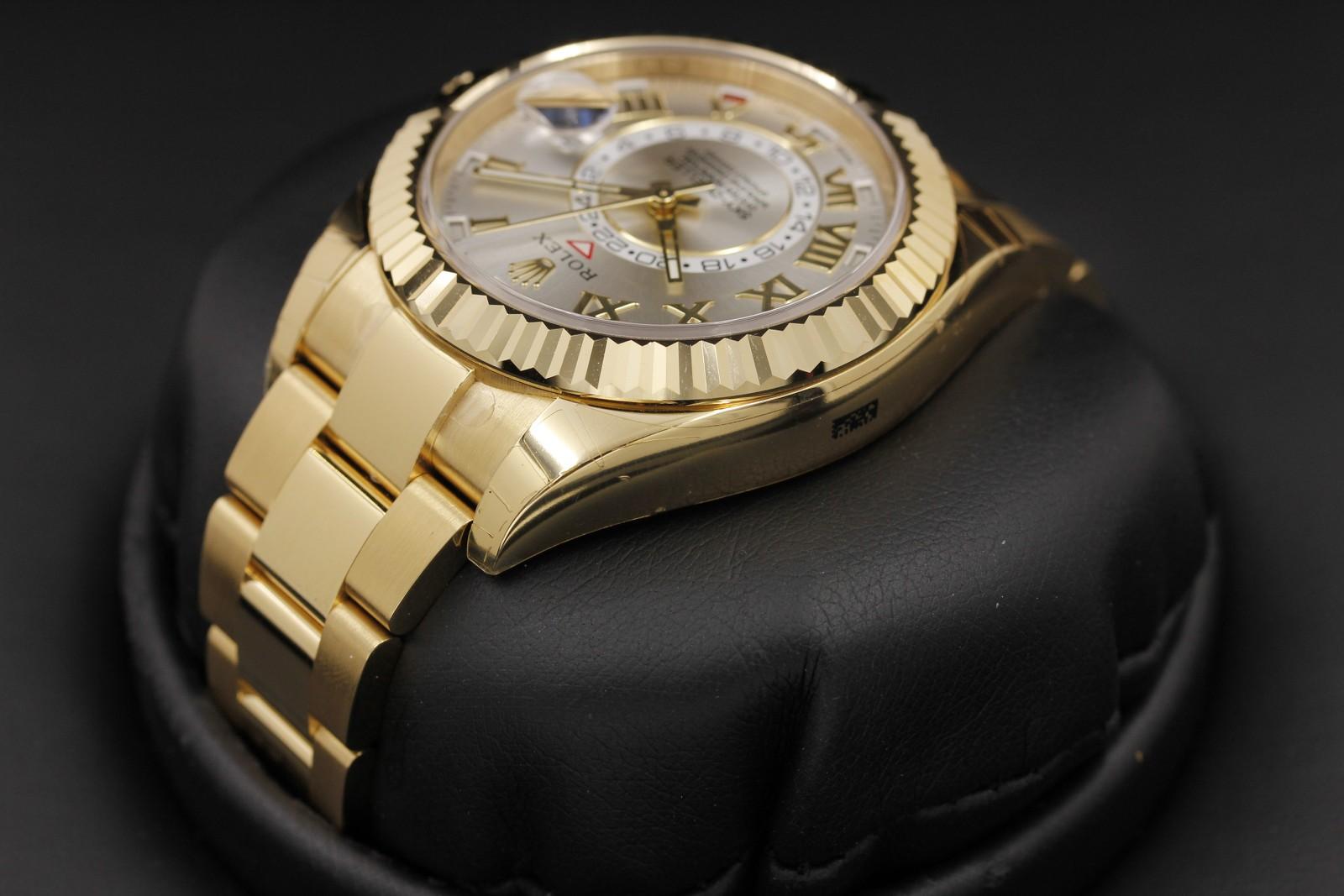 Watch Image 5