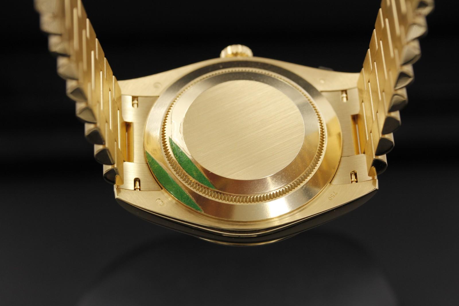 Watch Image 10