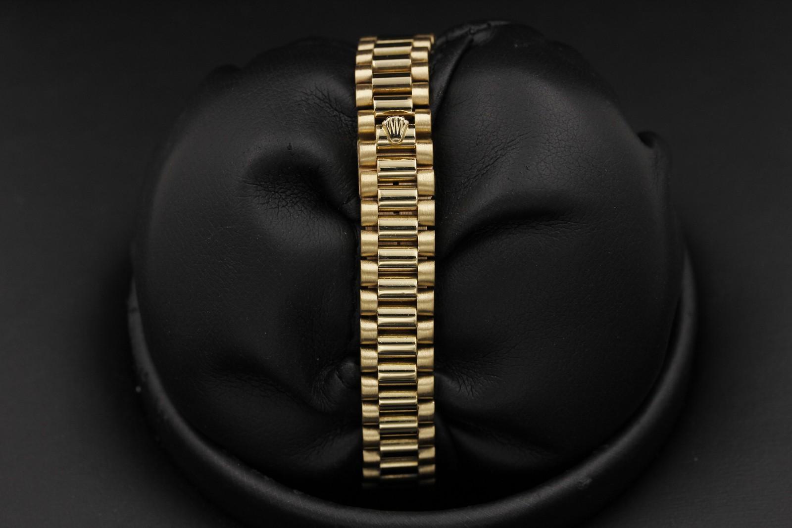 Watch Image 7