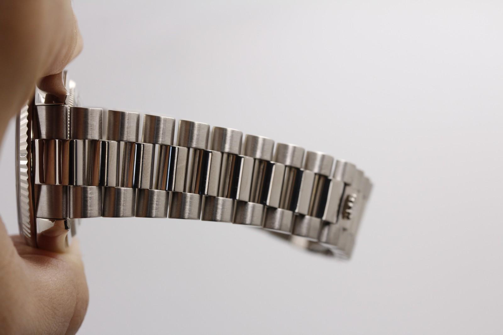 Watch Image 10