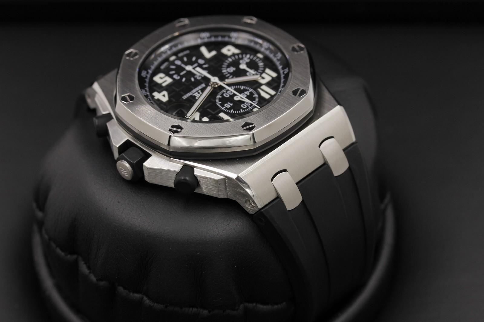 Watch Image 4