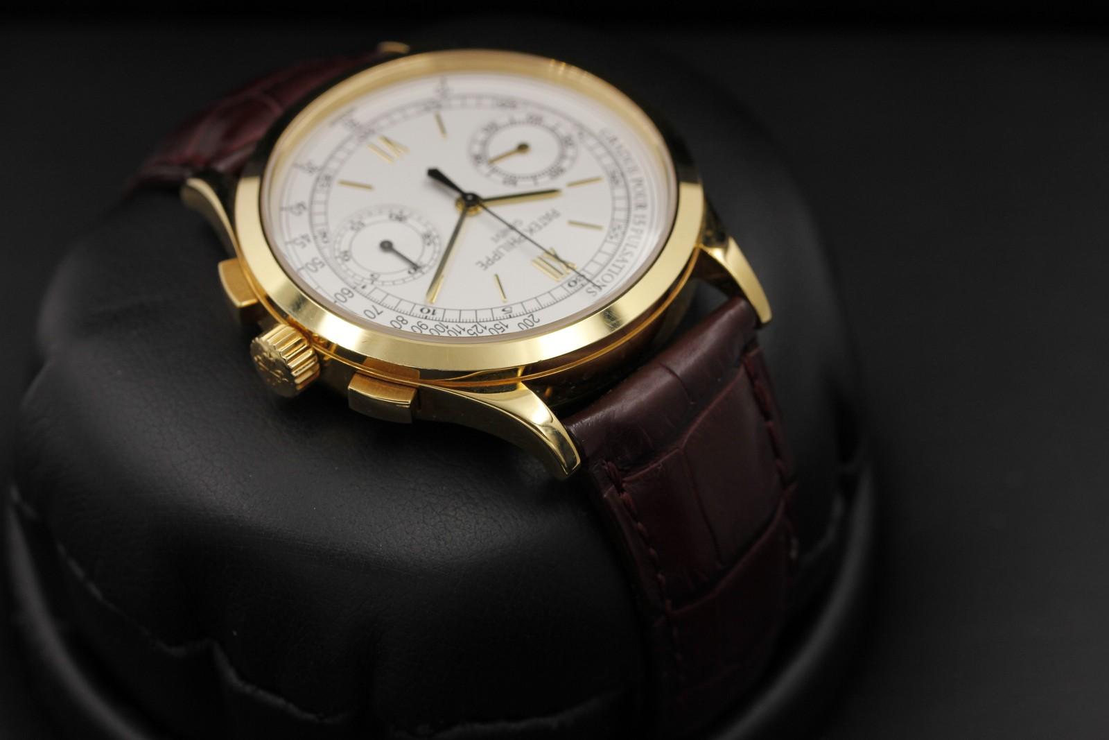 Watch Image 4