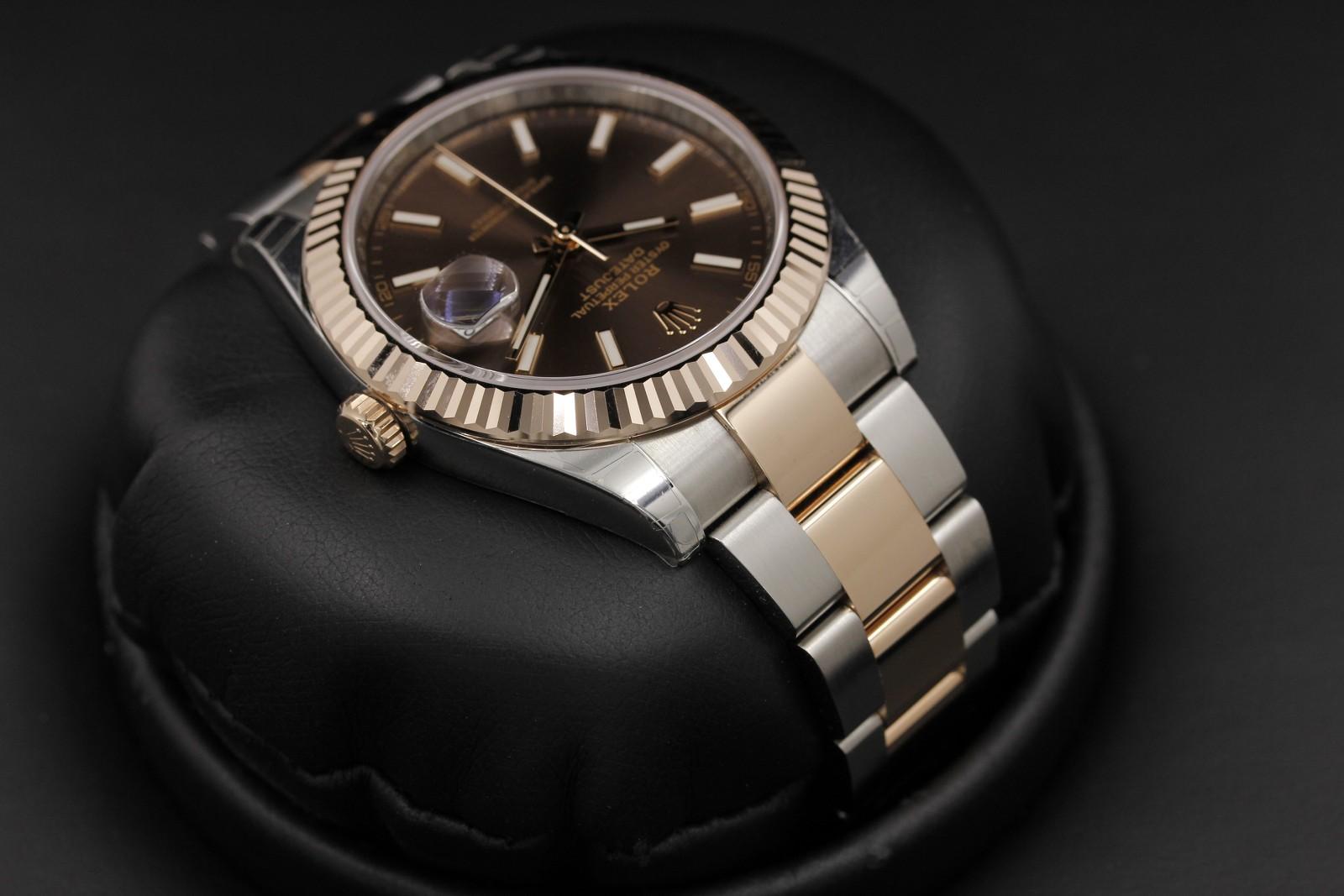 Watch Image 4