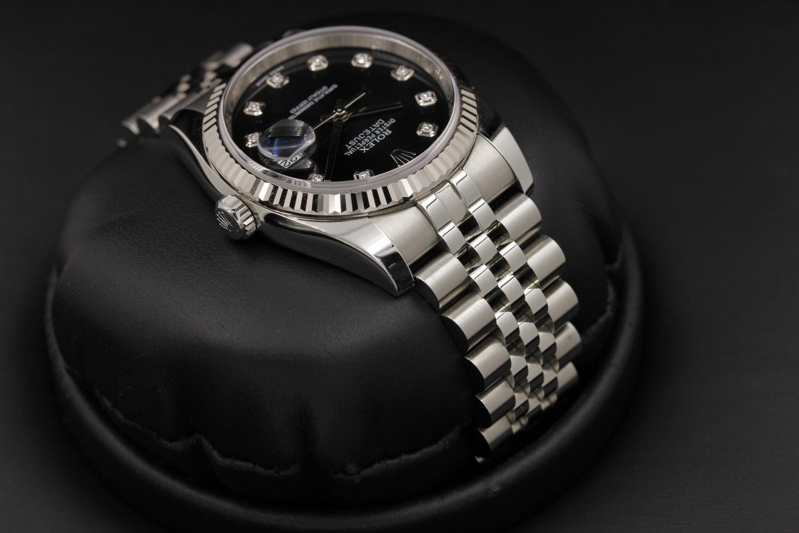 Watch Image 4