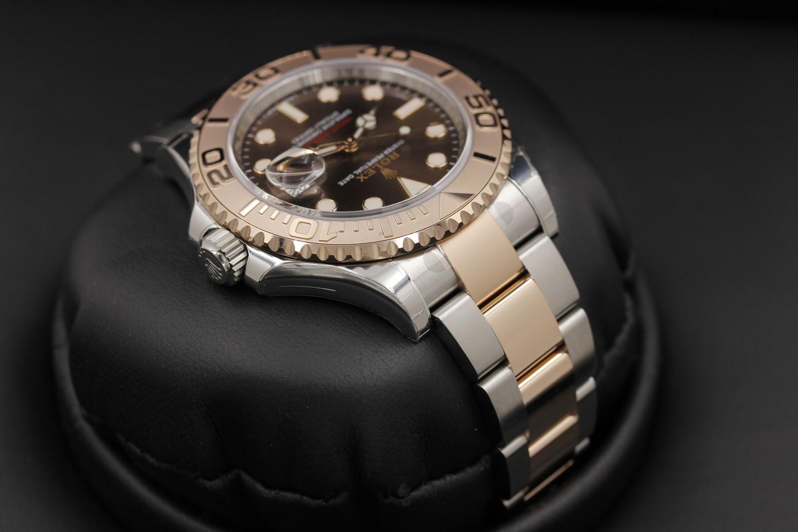 Watch Image 4