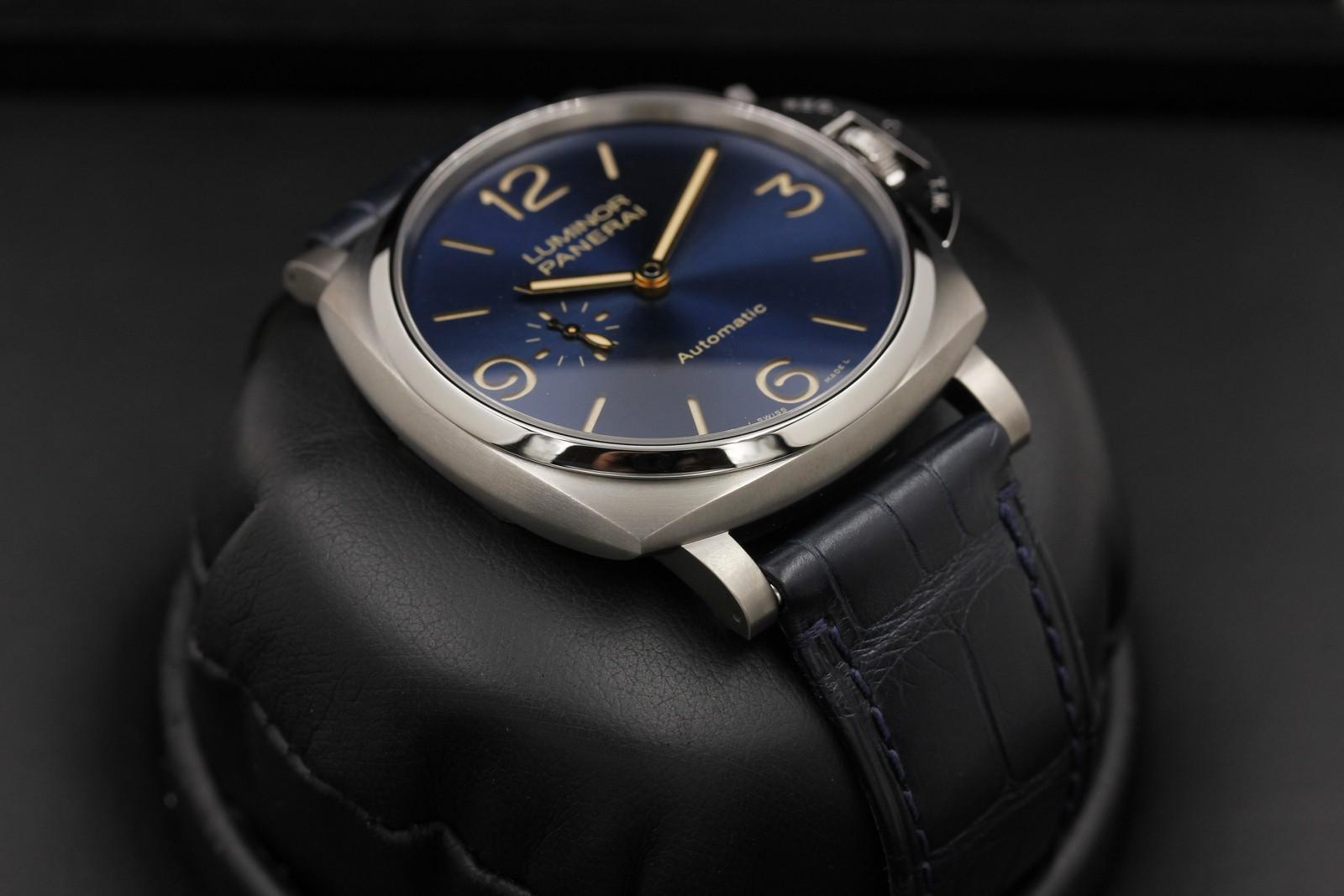 Watch Image 6
