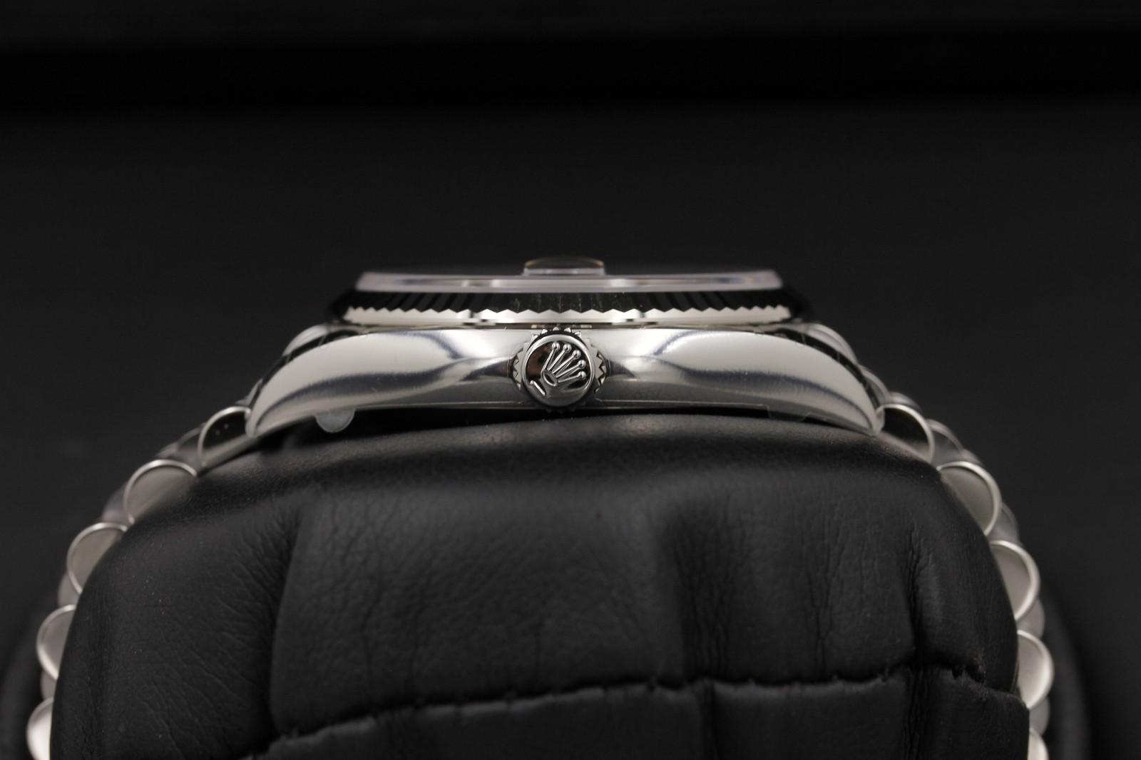 Watch Image 3