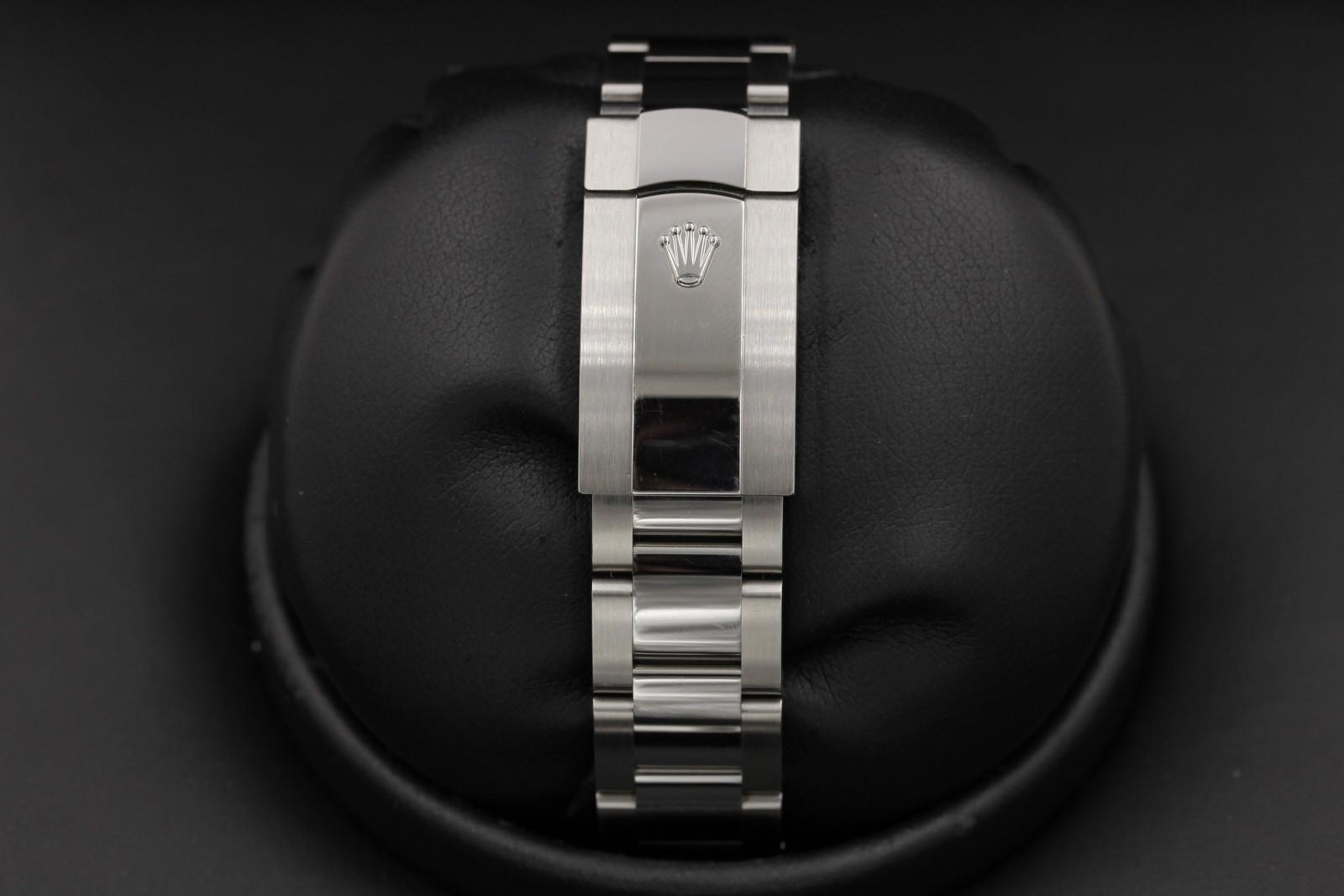 Watch Image 7