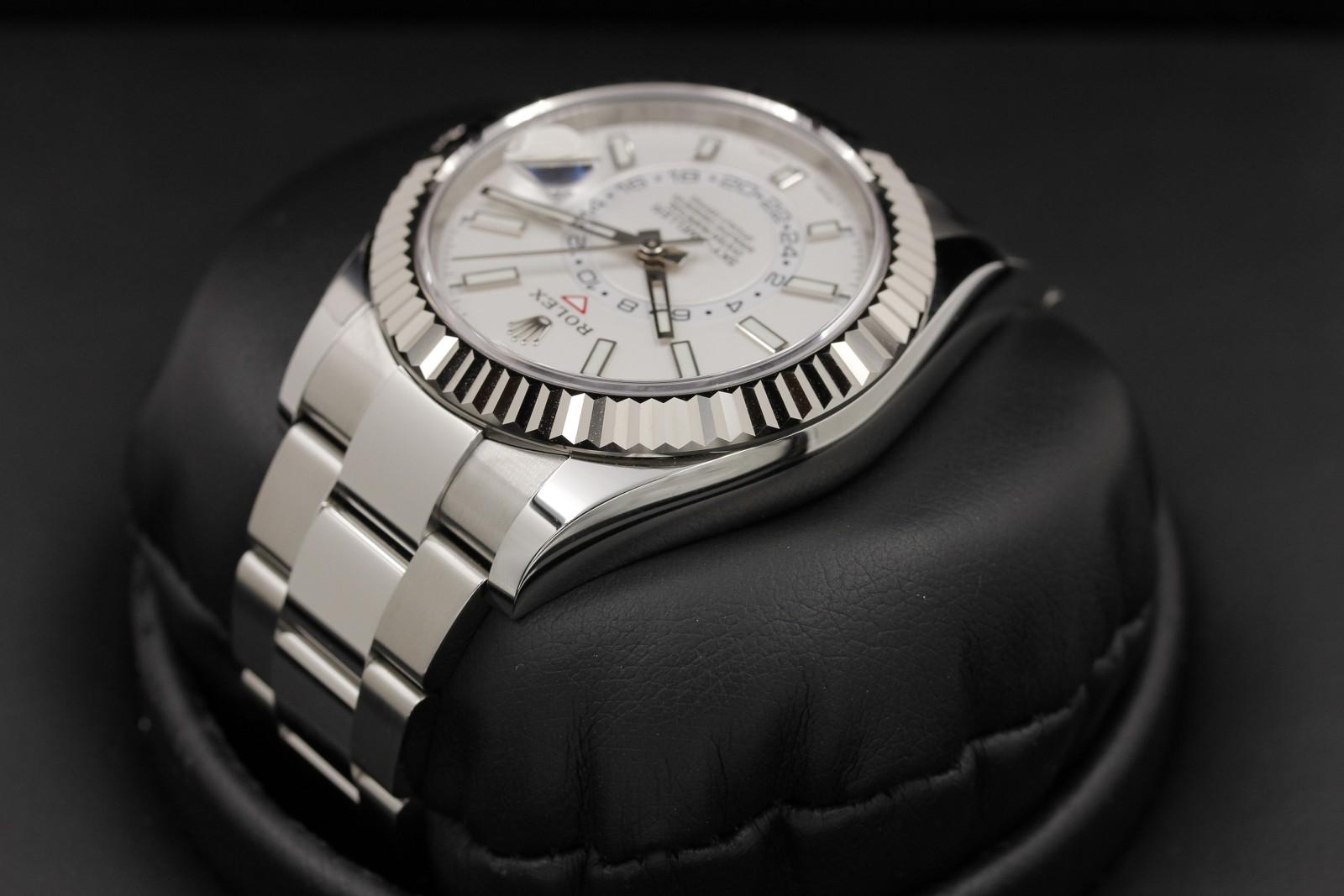 Watch Image 5