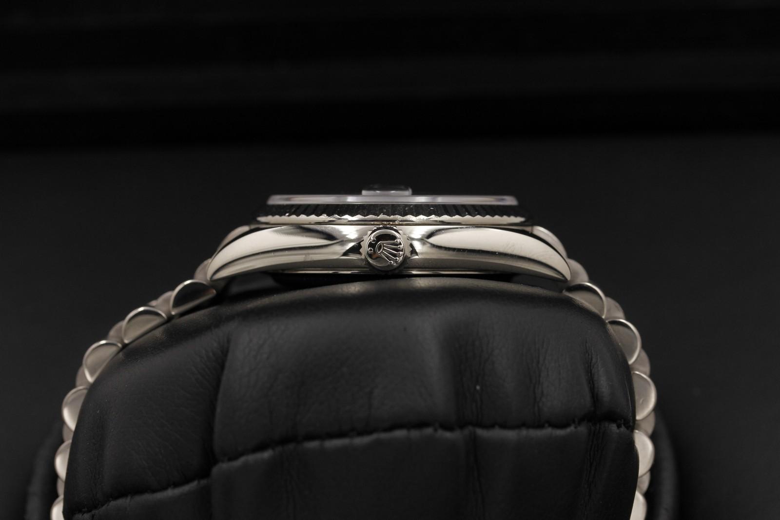 Watch Image 3
