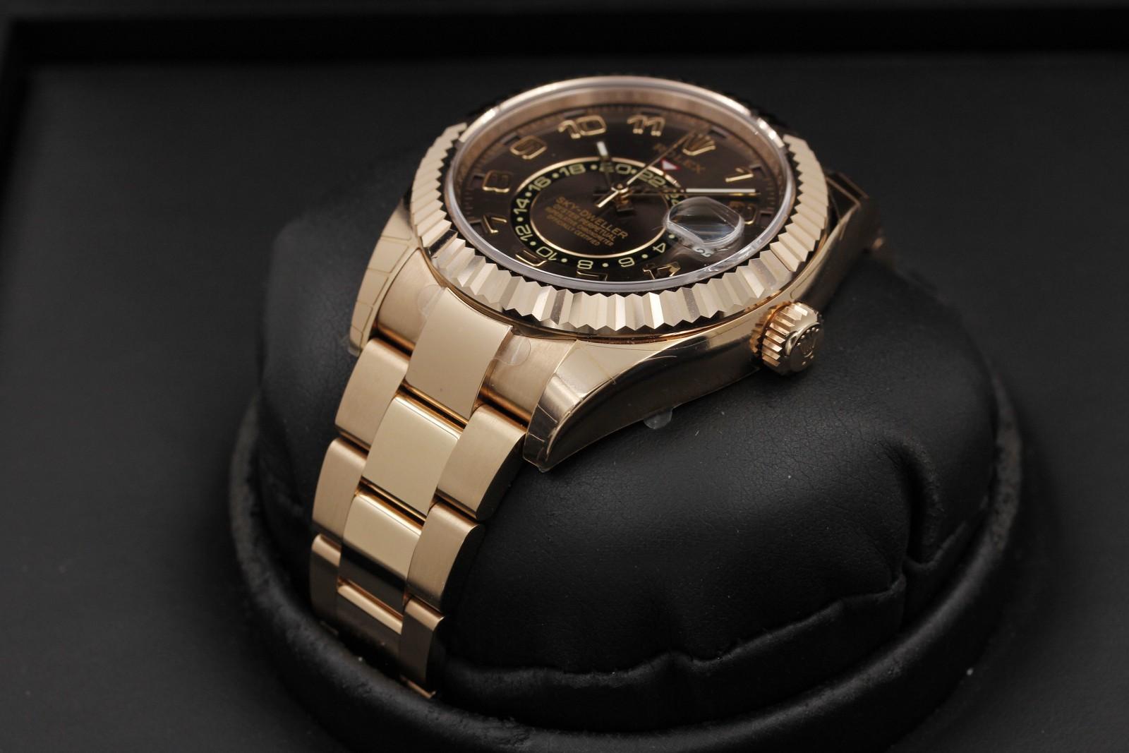 Watch Image 2