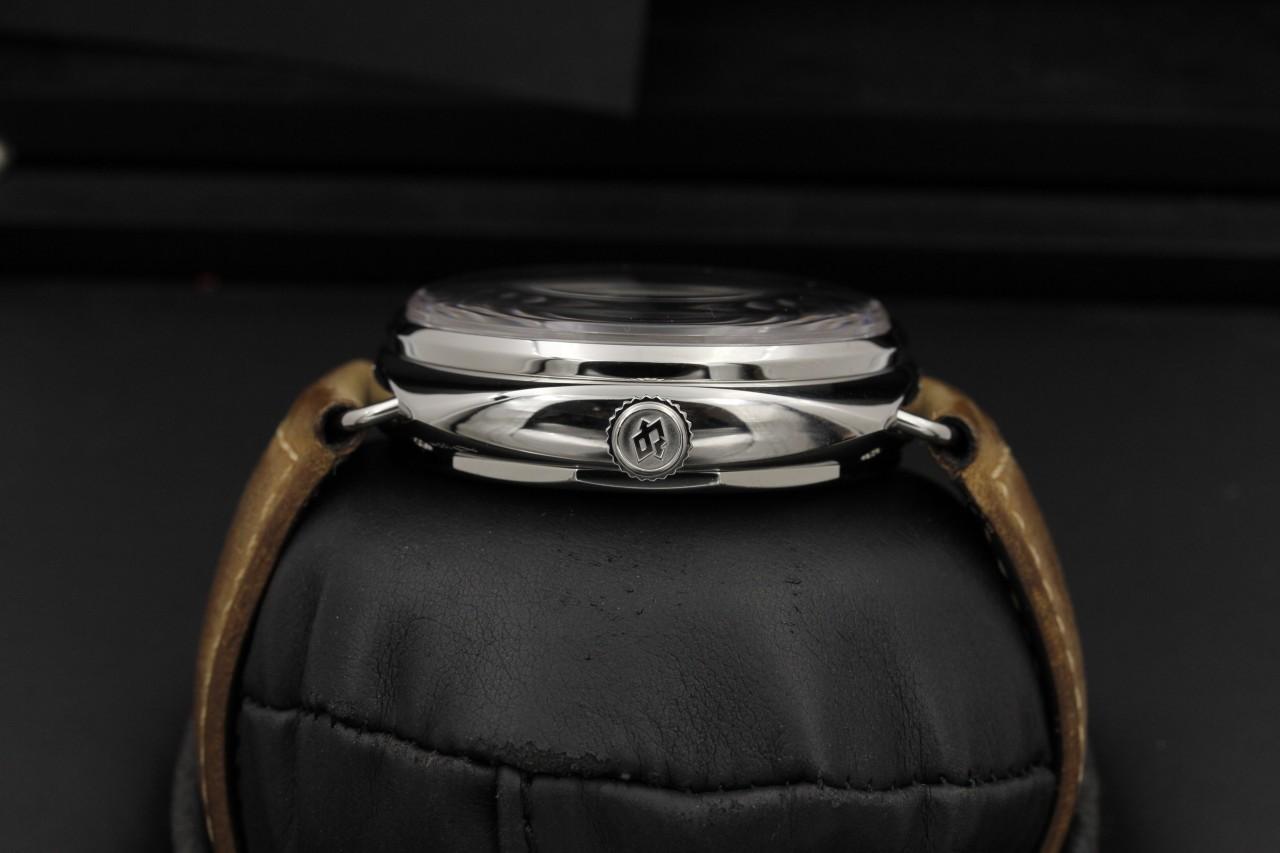 Watch Image 2