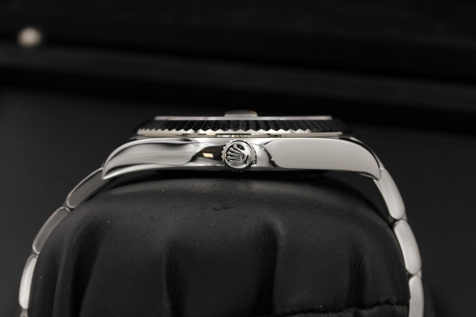 Watch Image 3