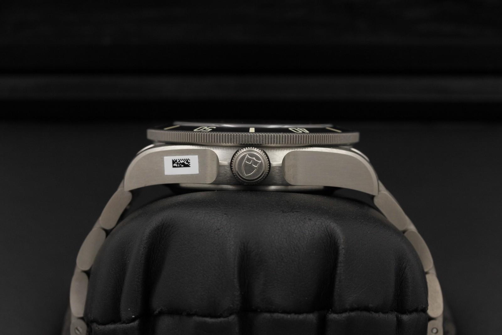 Watch Image 6