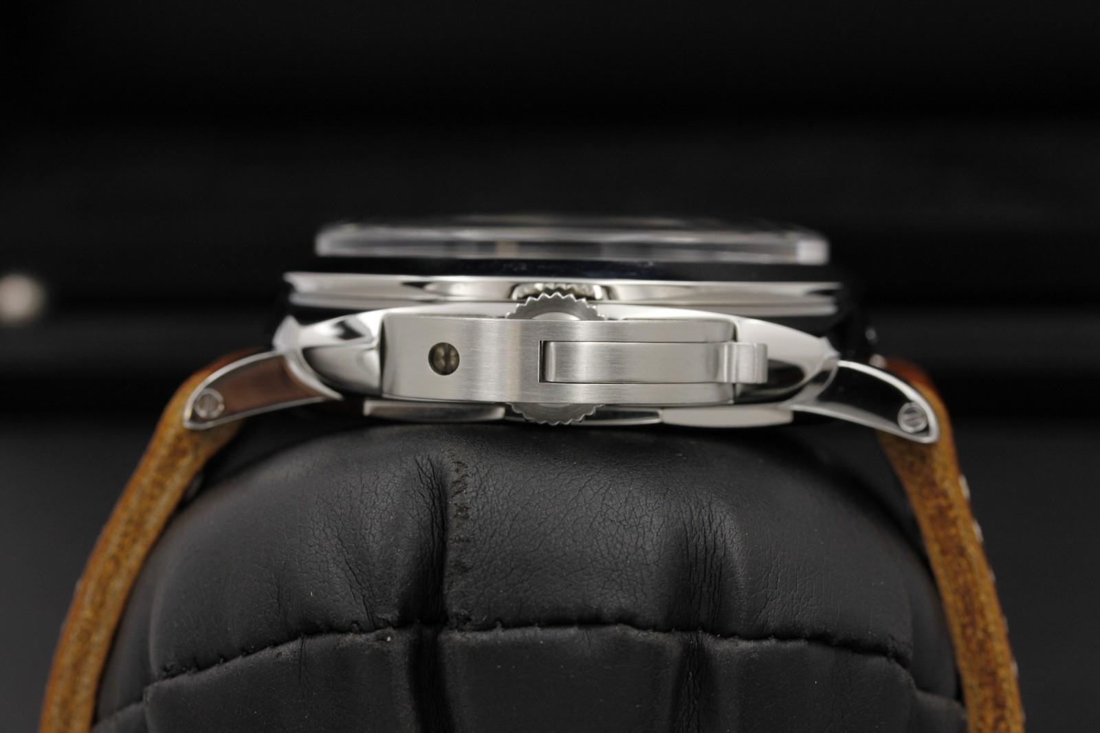 Watch Image 3