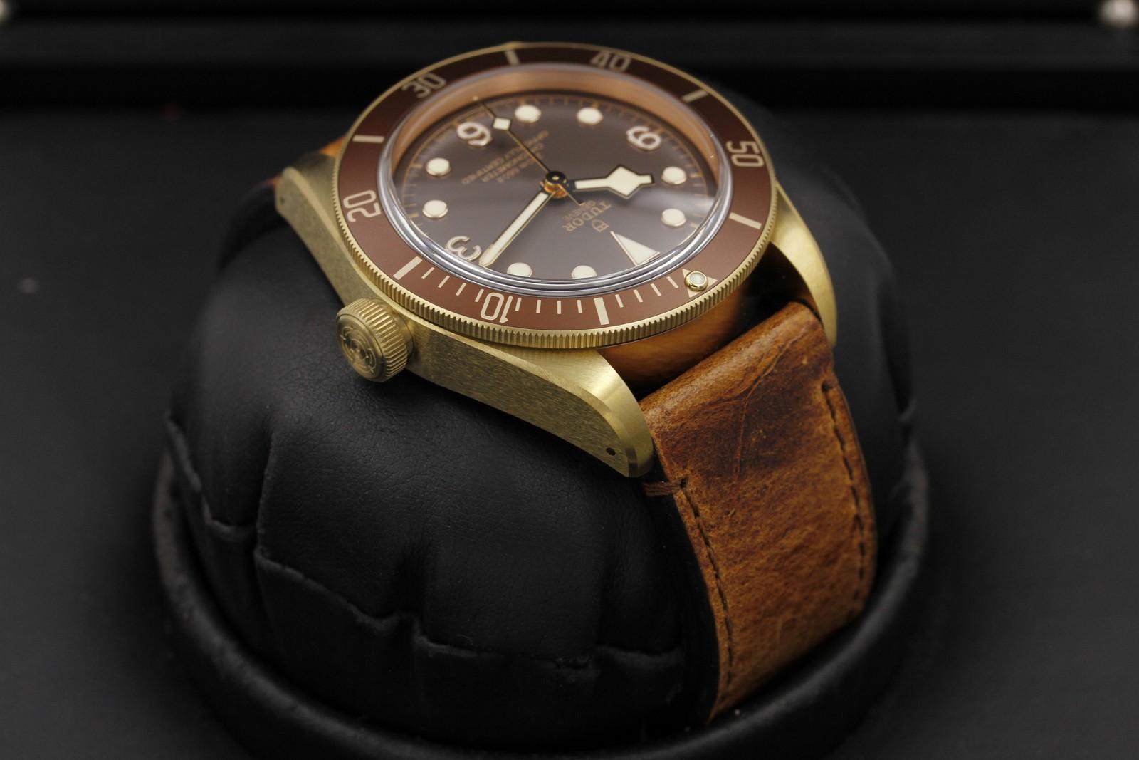 Watch Image 4