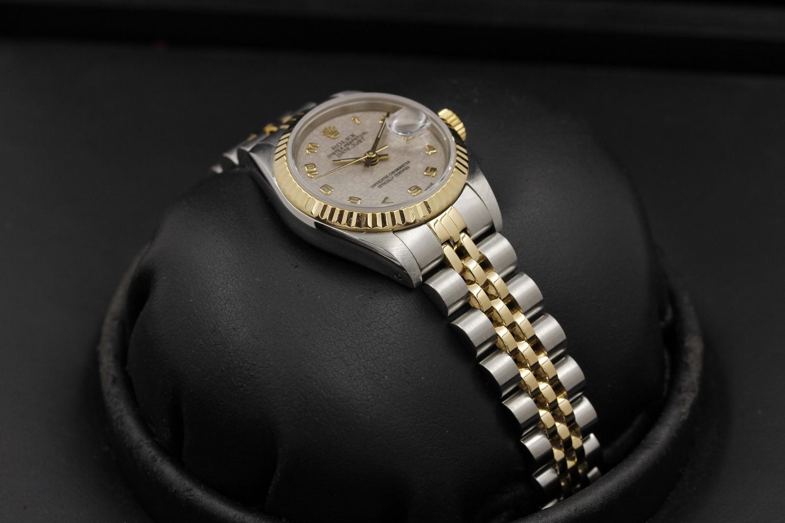 Watch Image 6