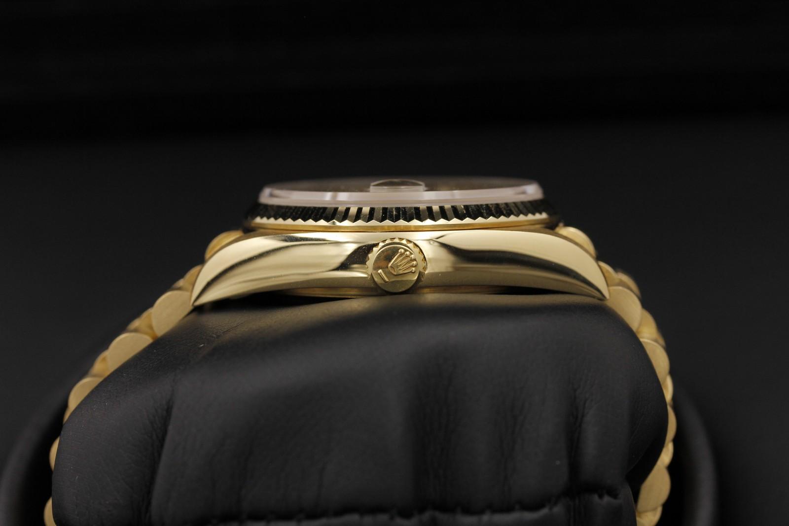 Watch Image 3