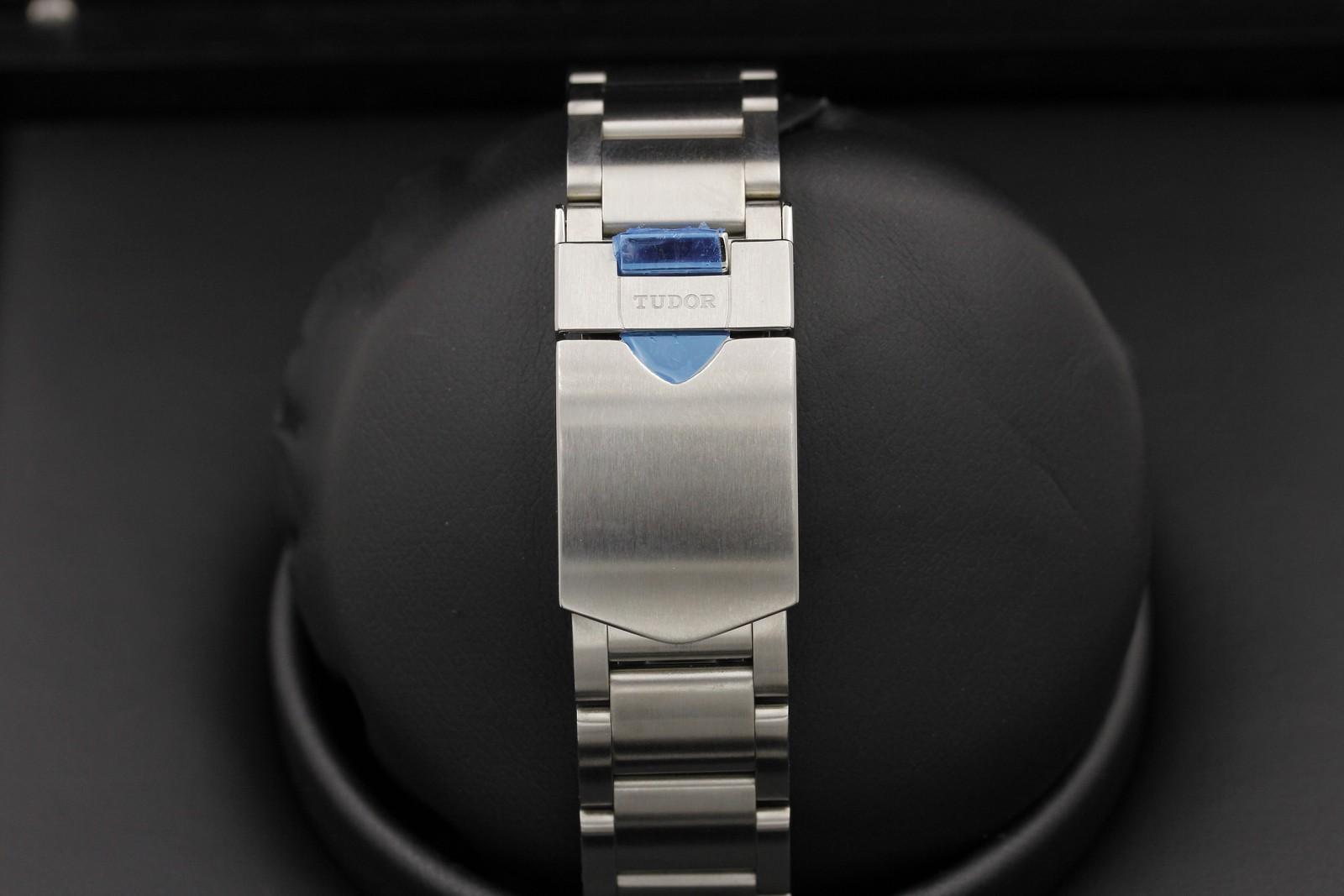 Watch Image 7