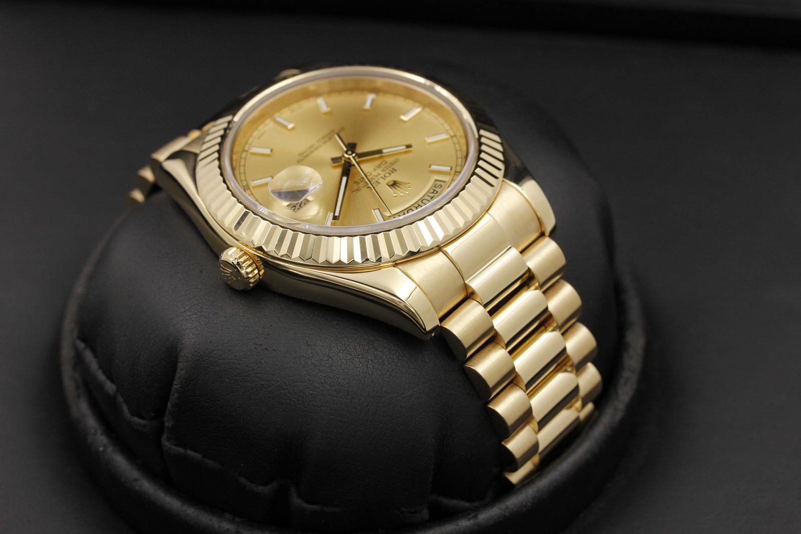 Watch Image 4