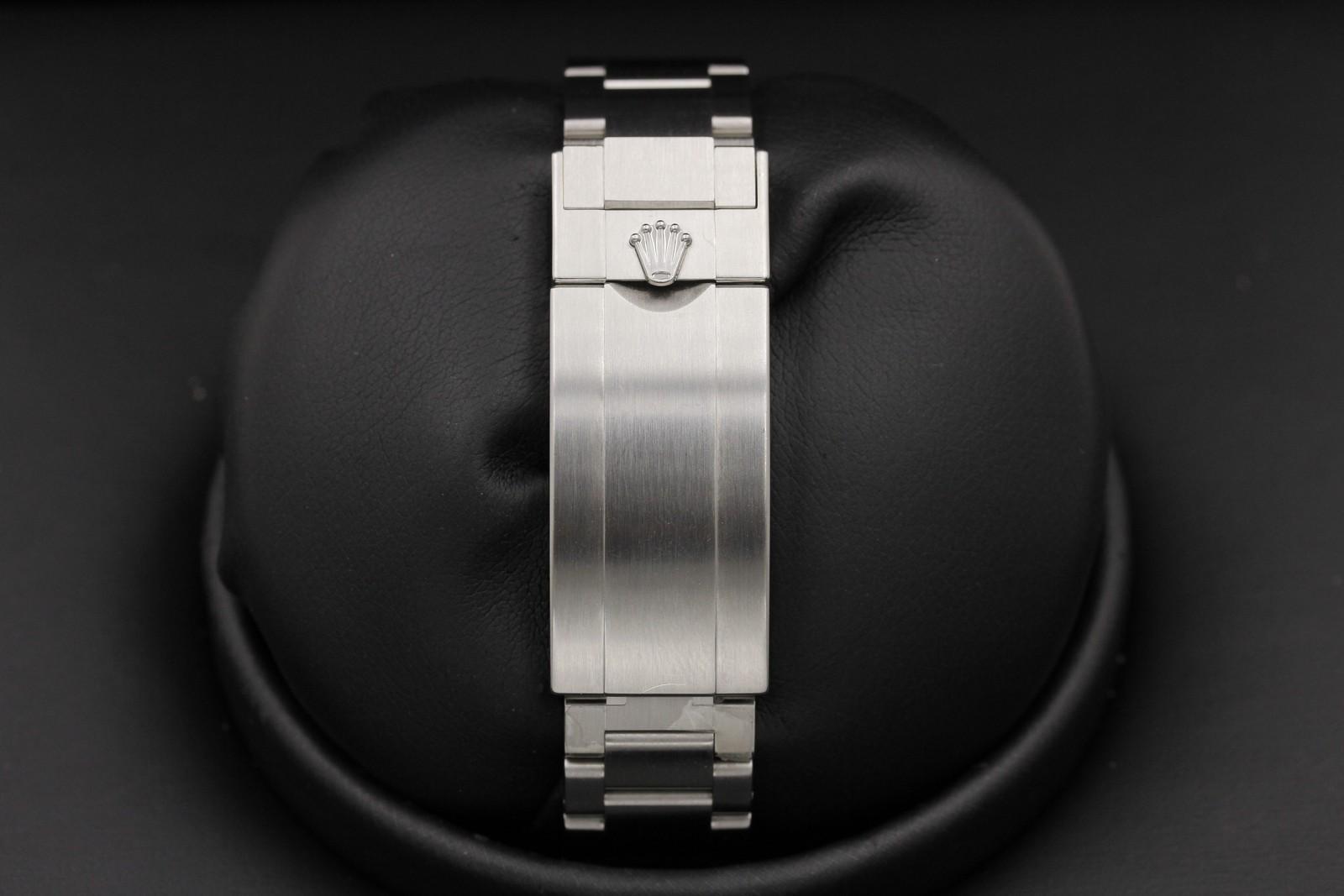 Watch Image 7
