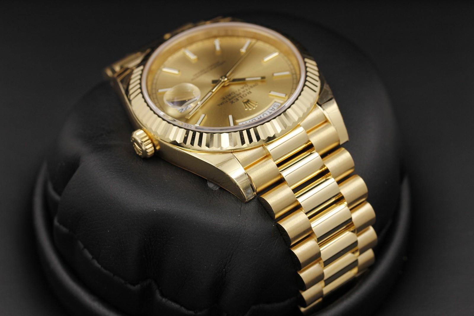 Watch Image 4