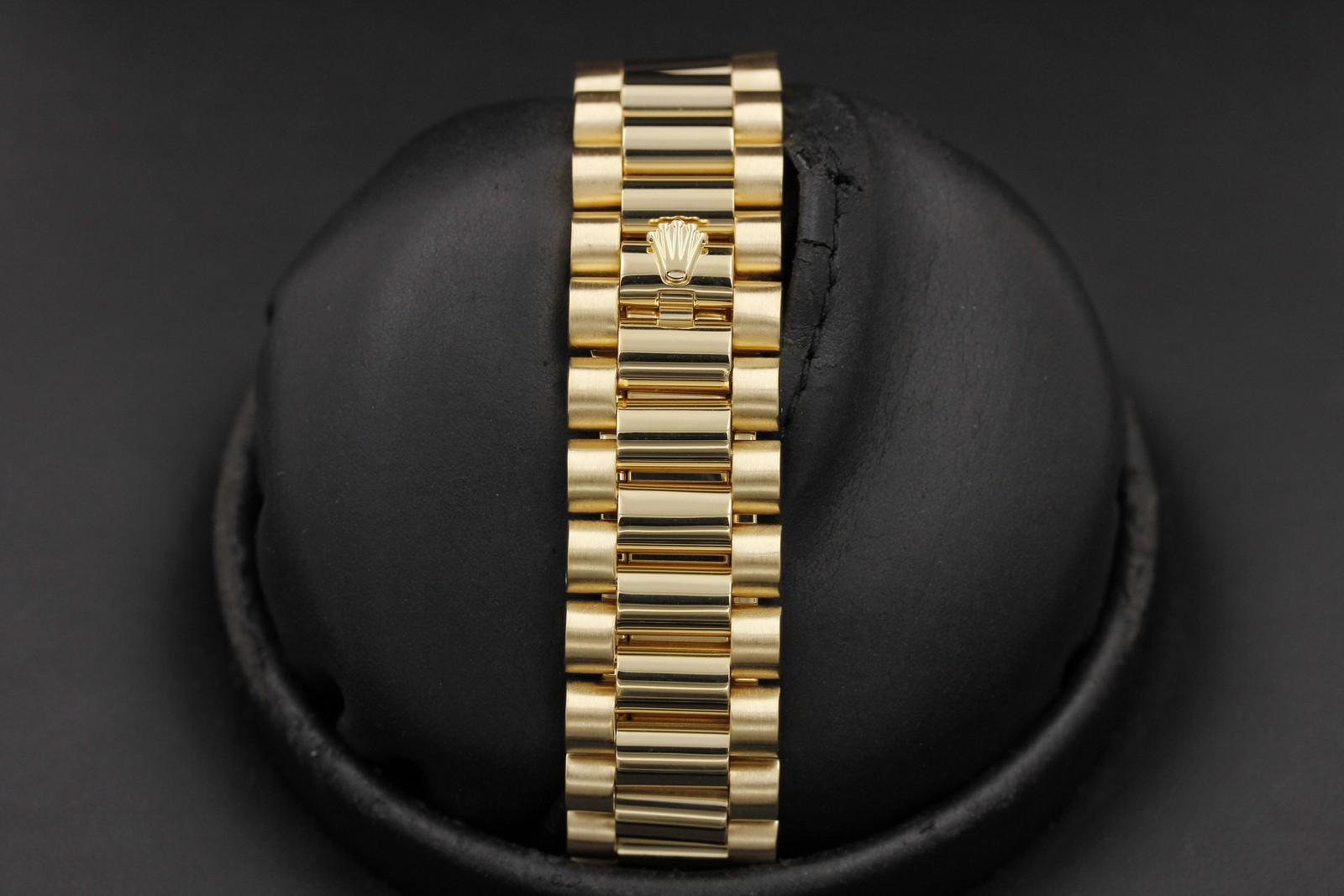 Watch Image 7