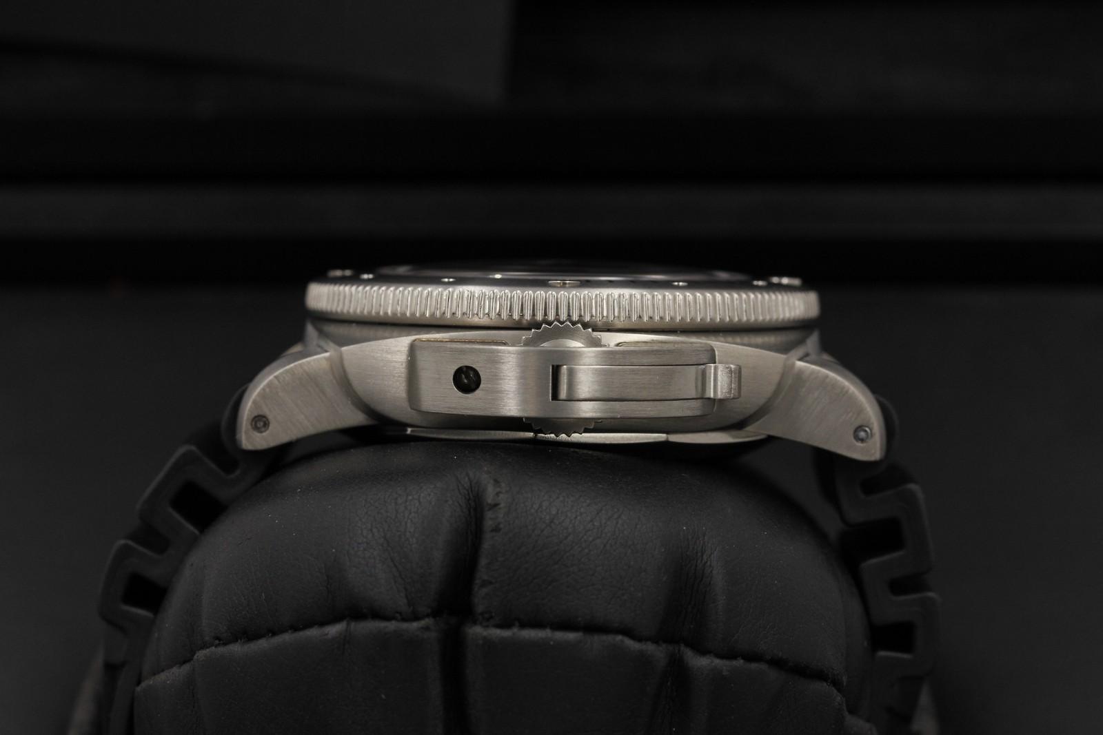 Watch Image 3