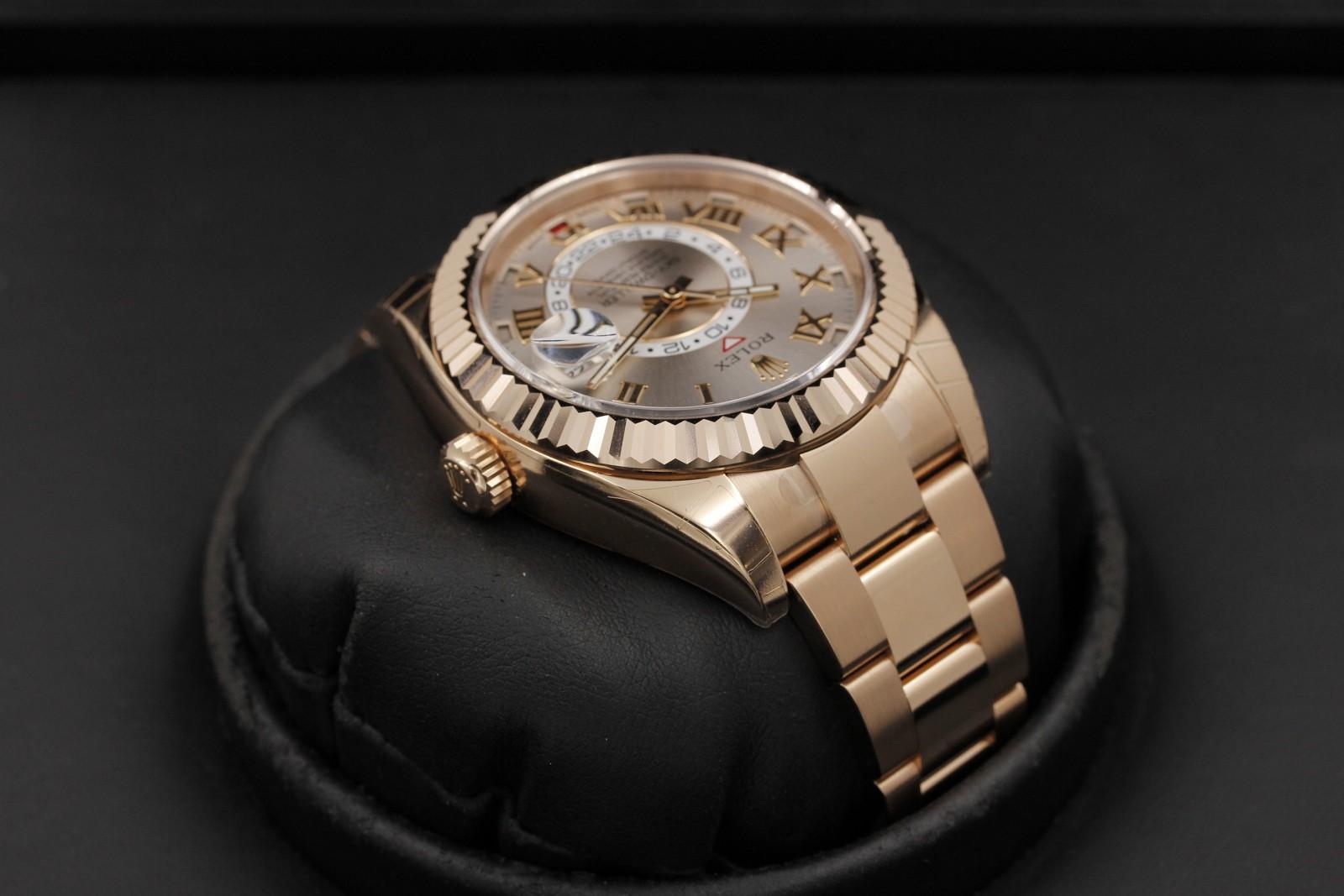 Watch Image 4