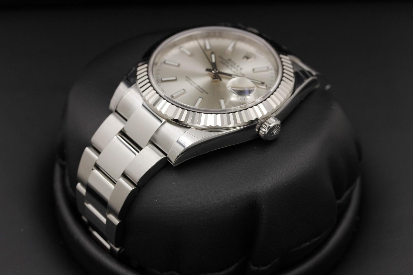Watch Image 2