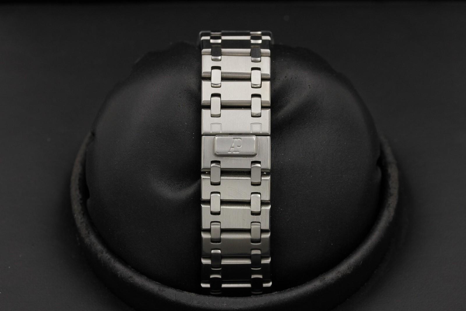 Watch Image 7