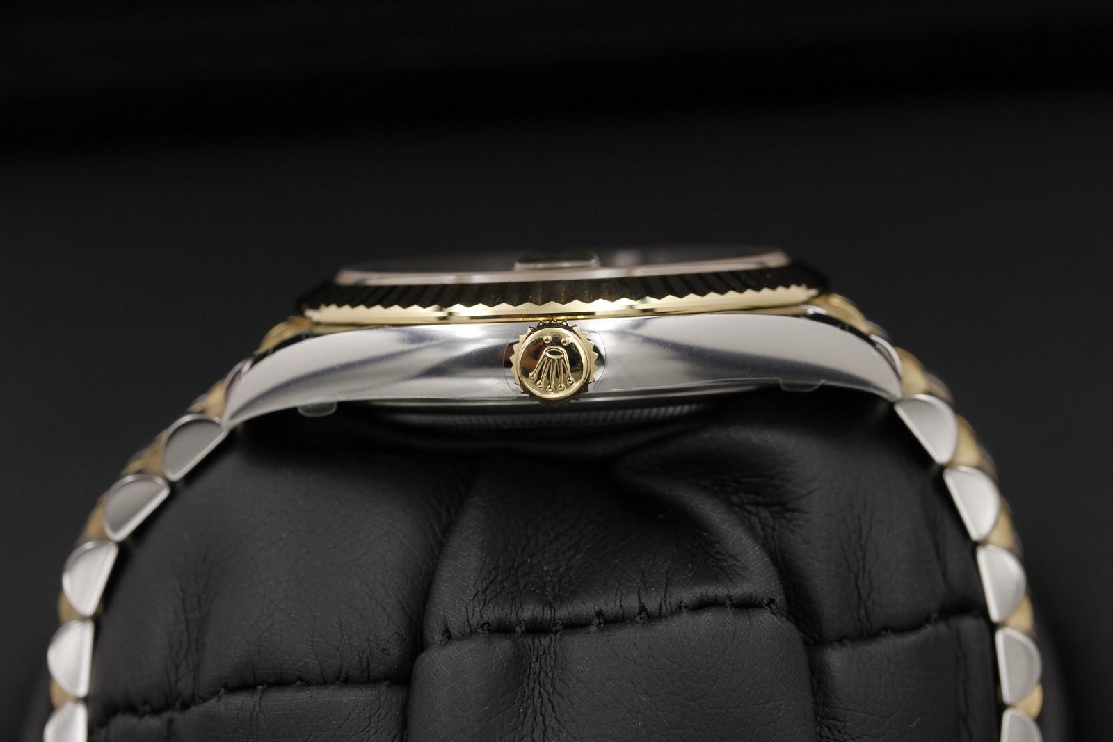 Watch Image 3