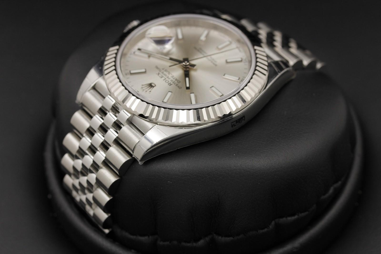 Watch Image 5