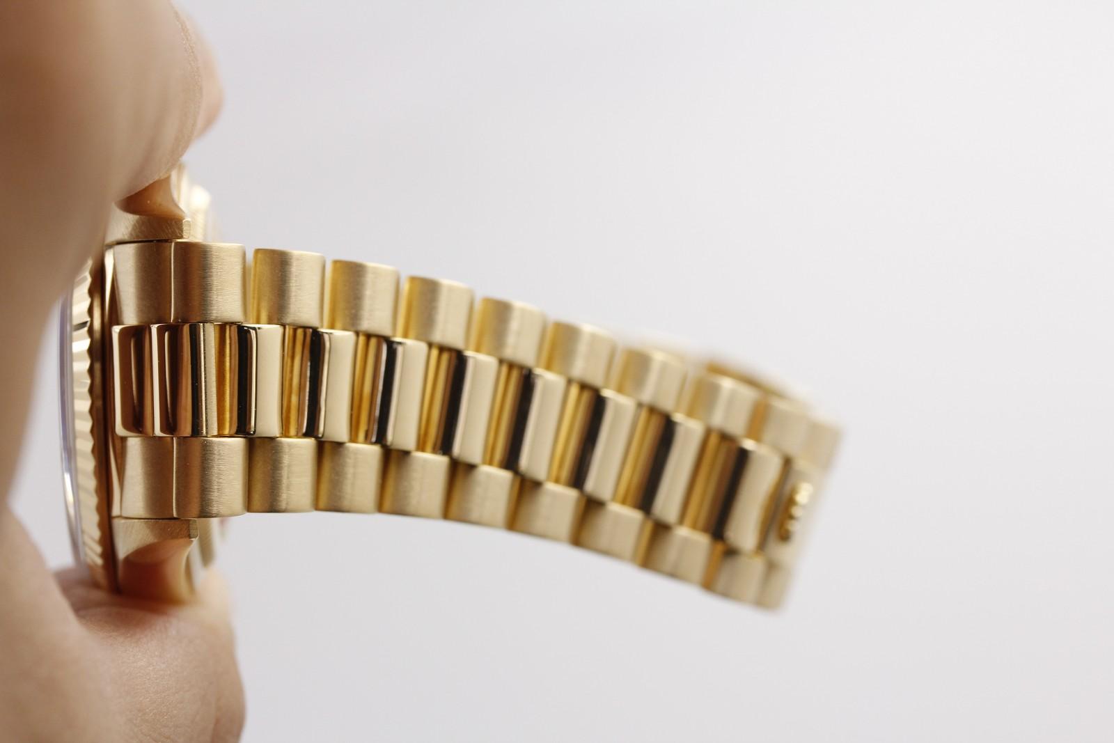 Watch Image 10