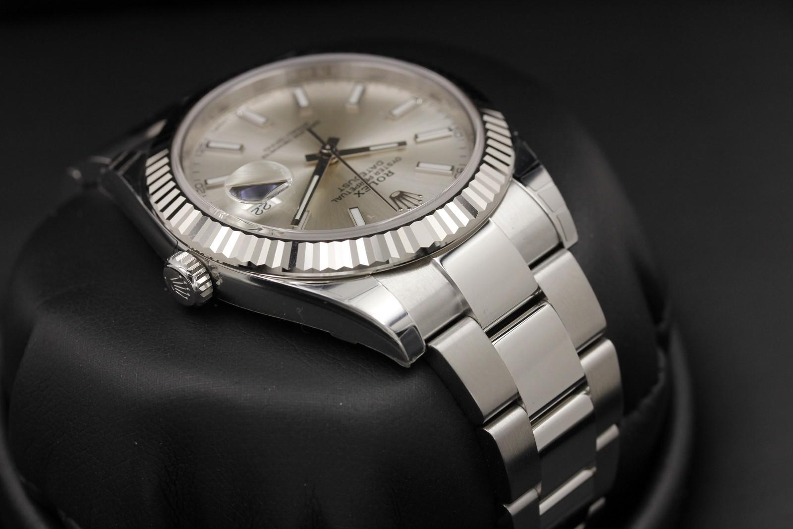 Watch Image 4