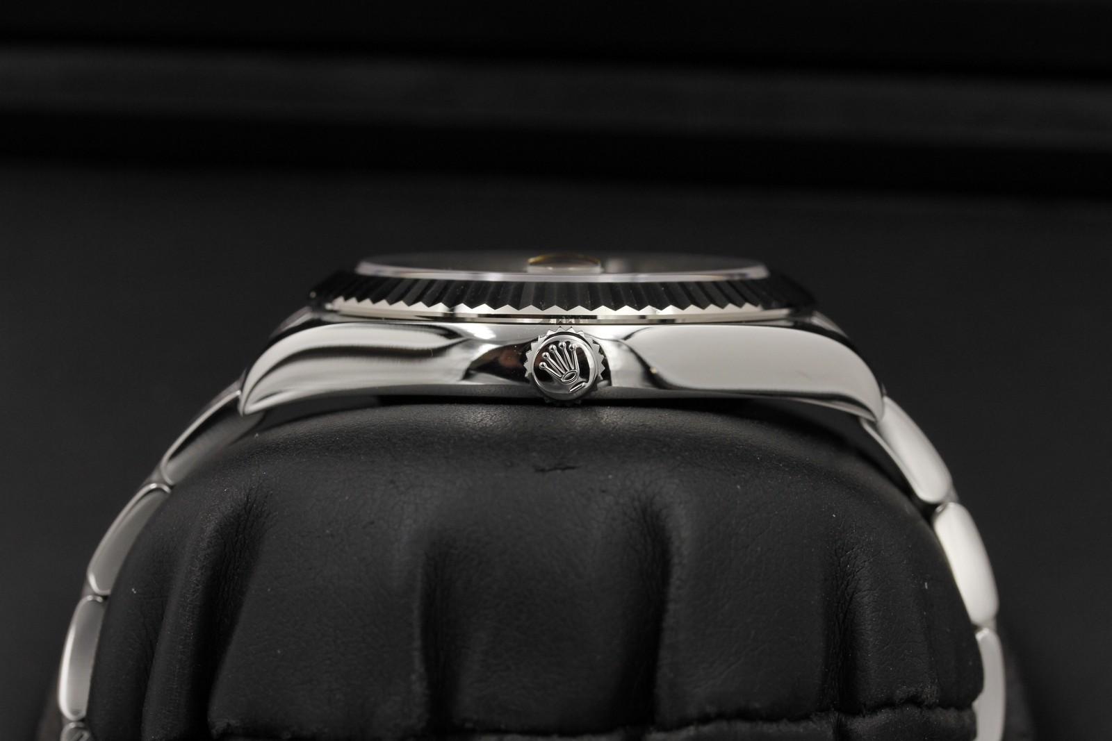 Watch Image 3