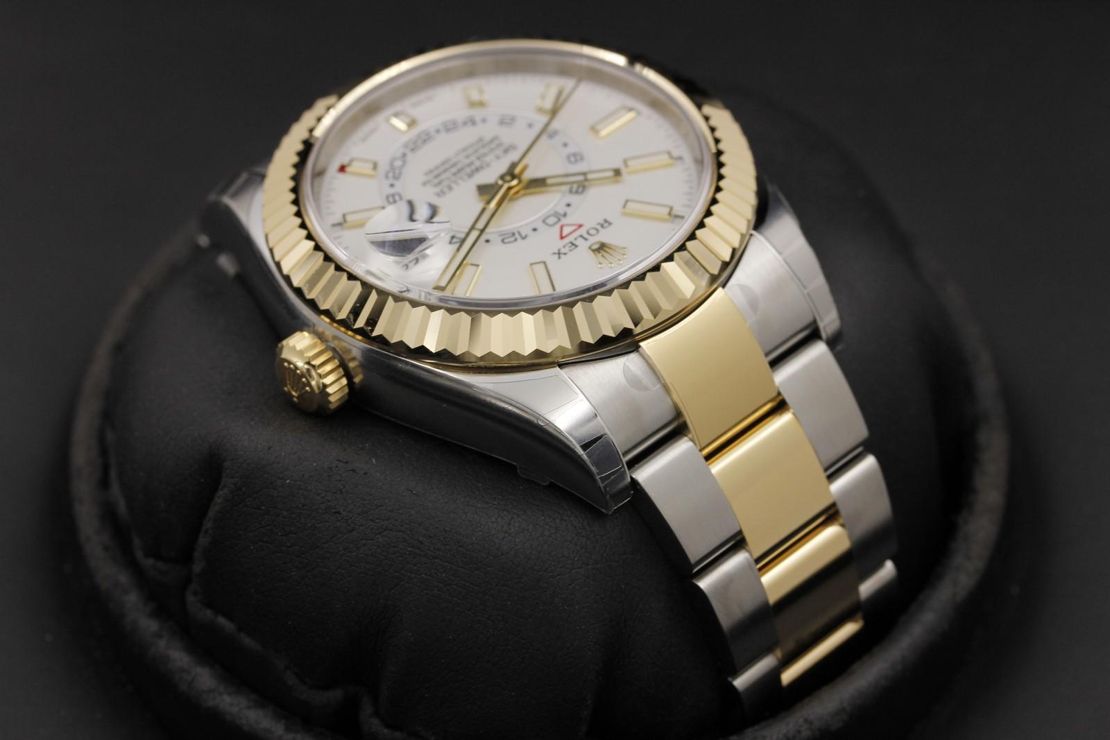 Watch Image 4