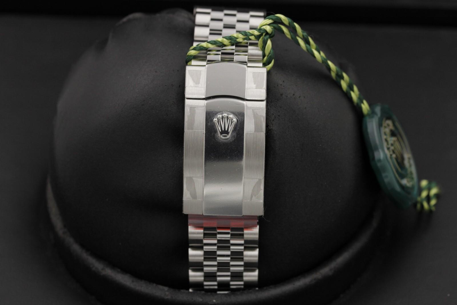 Watch Image 7