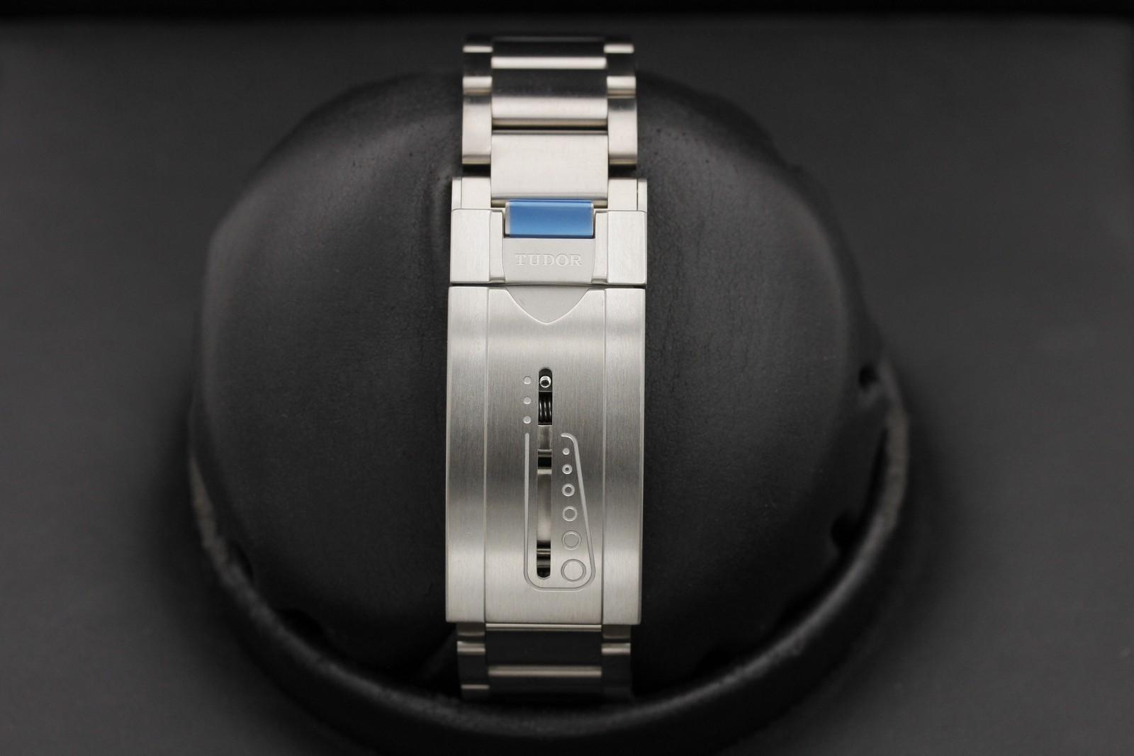 Watch Image 7