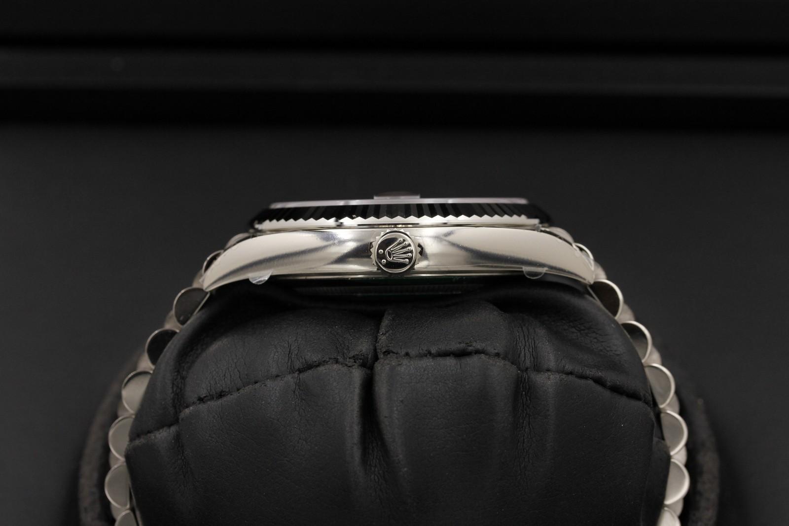 Watch Image 3