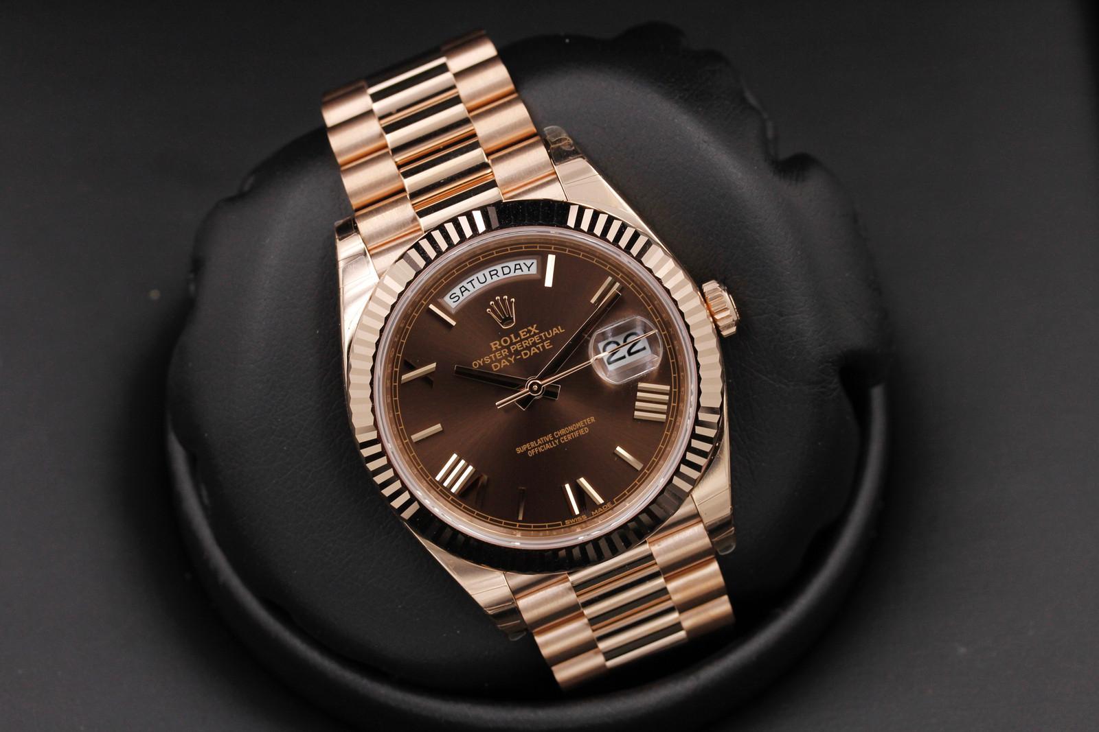 Watch Image 10