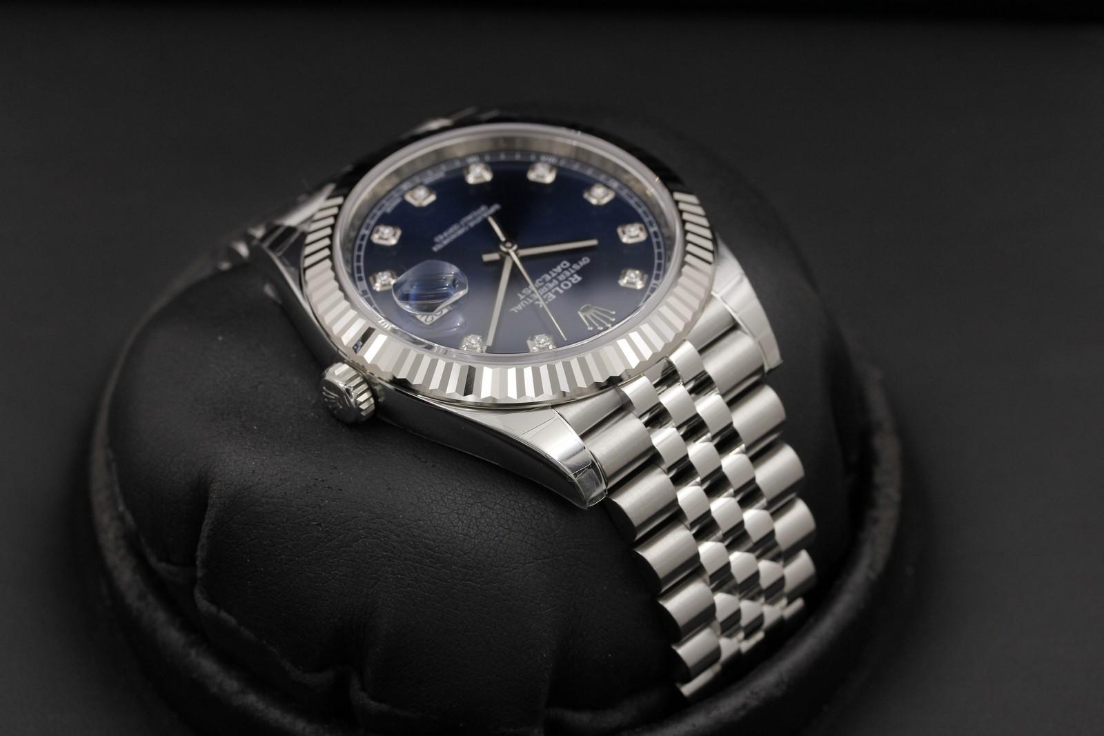 Watch Image 4