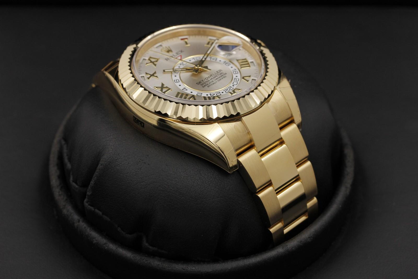 Watch Image 6
