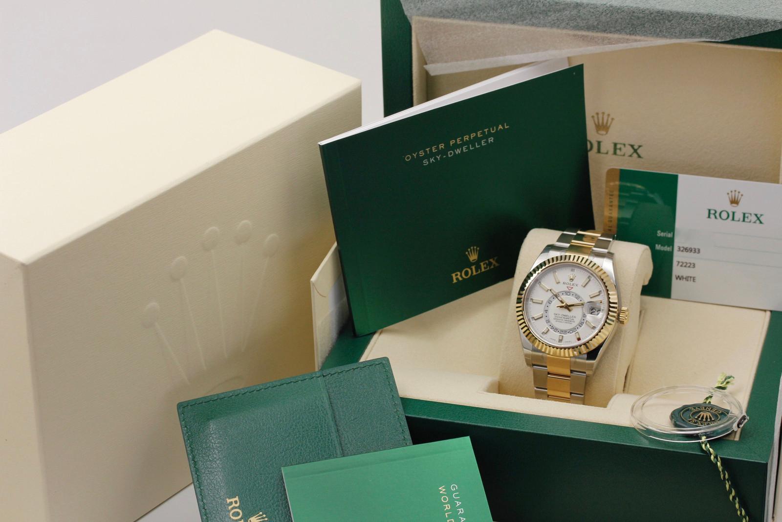 Watch Image 11