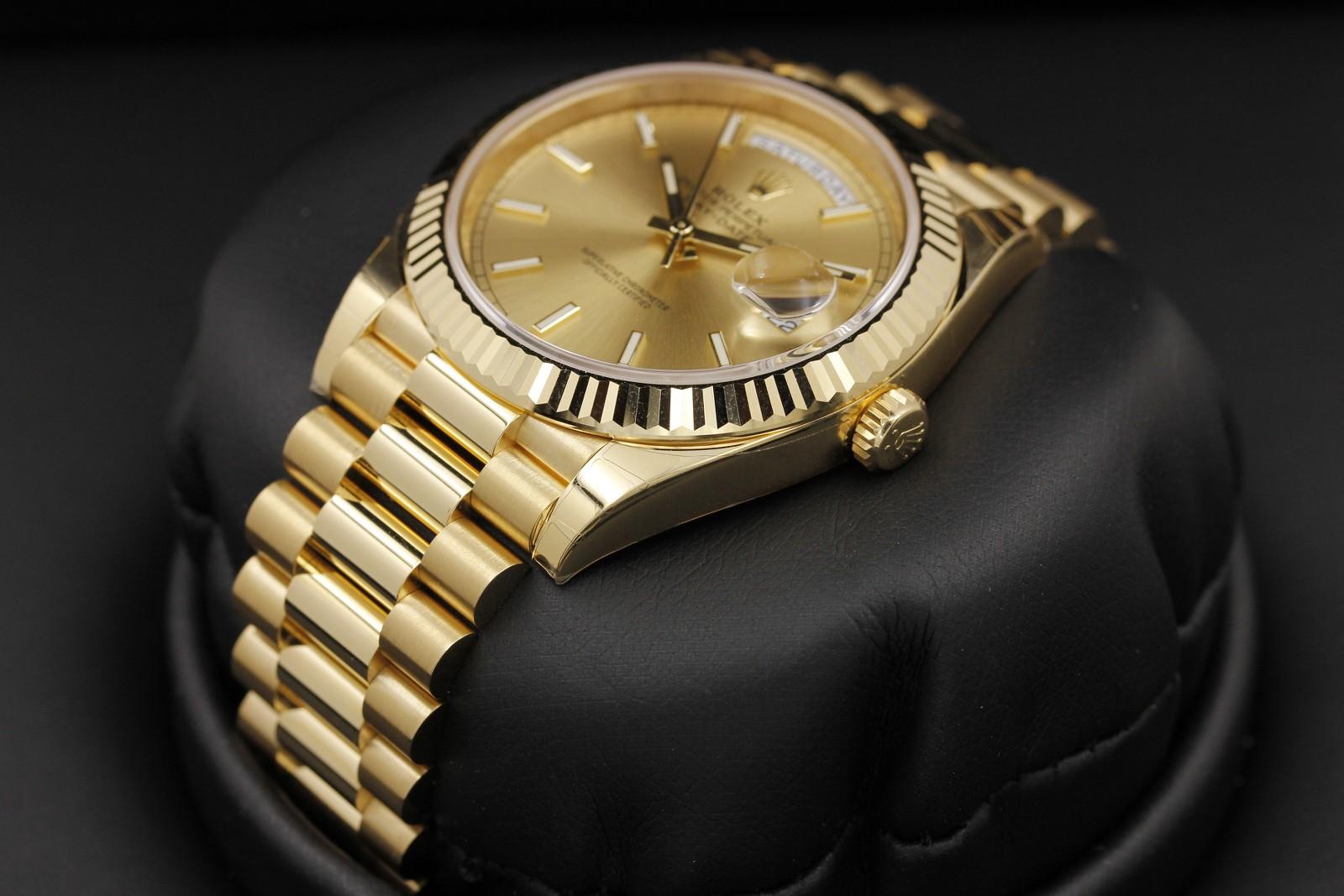 Watch Image 2