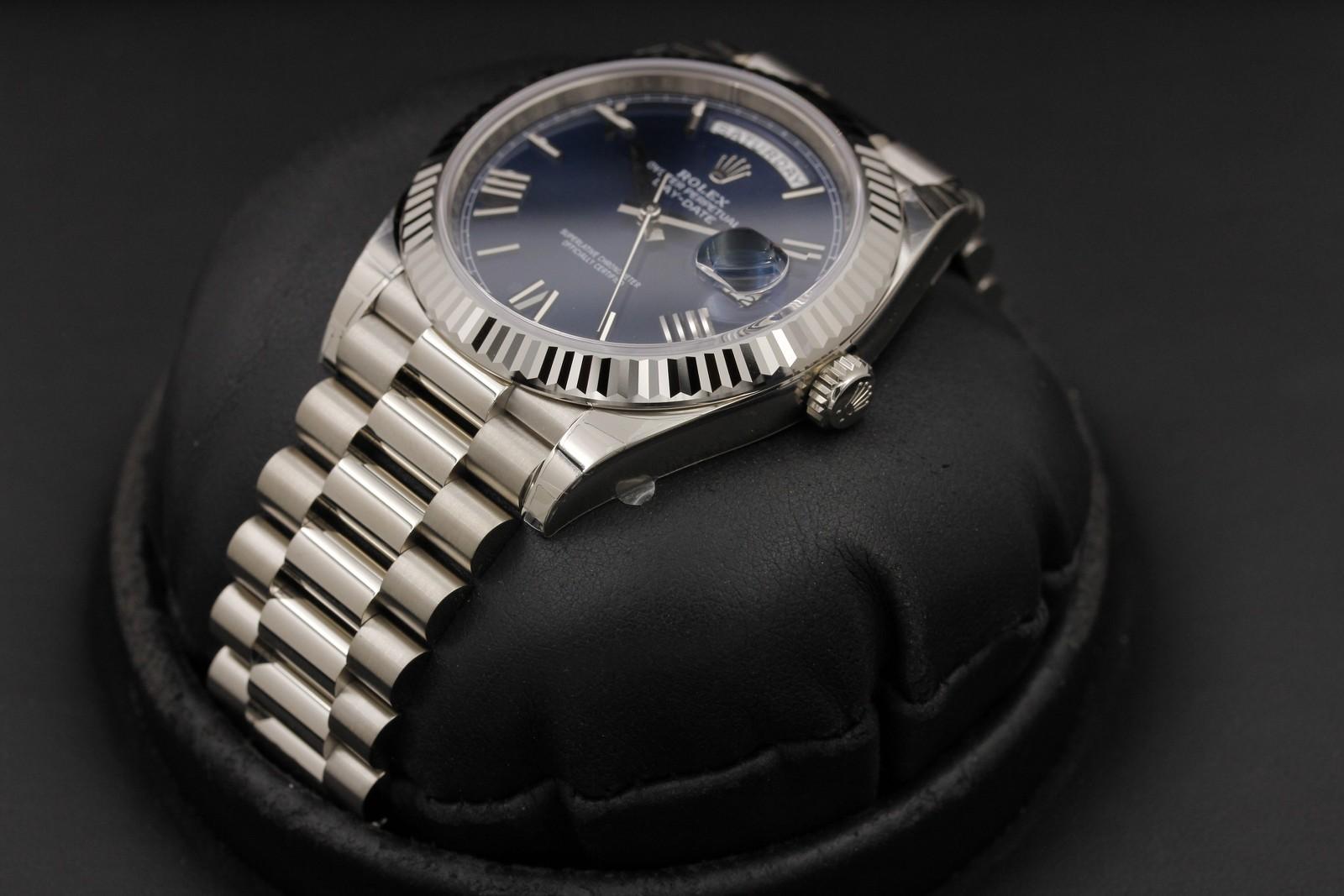 Watch Image 2
