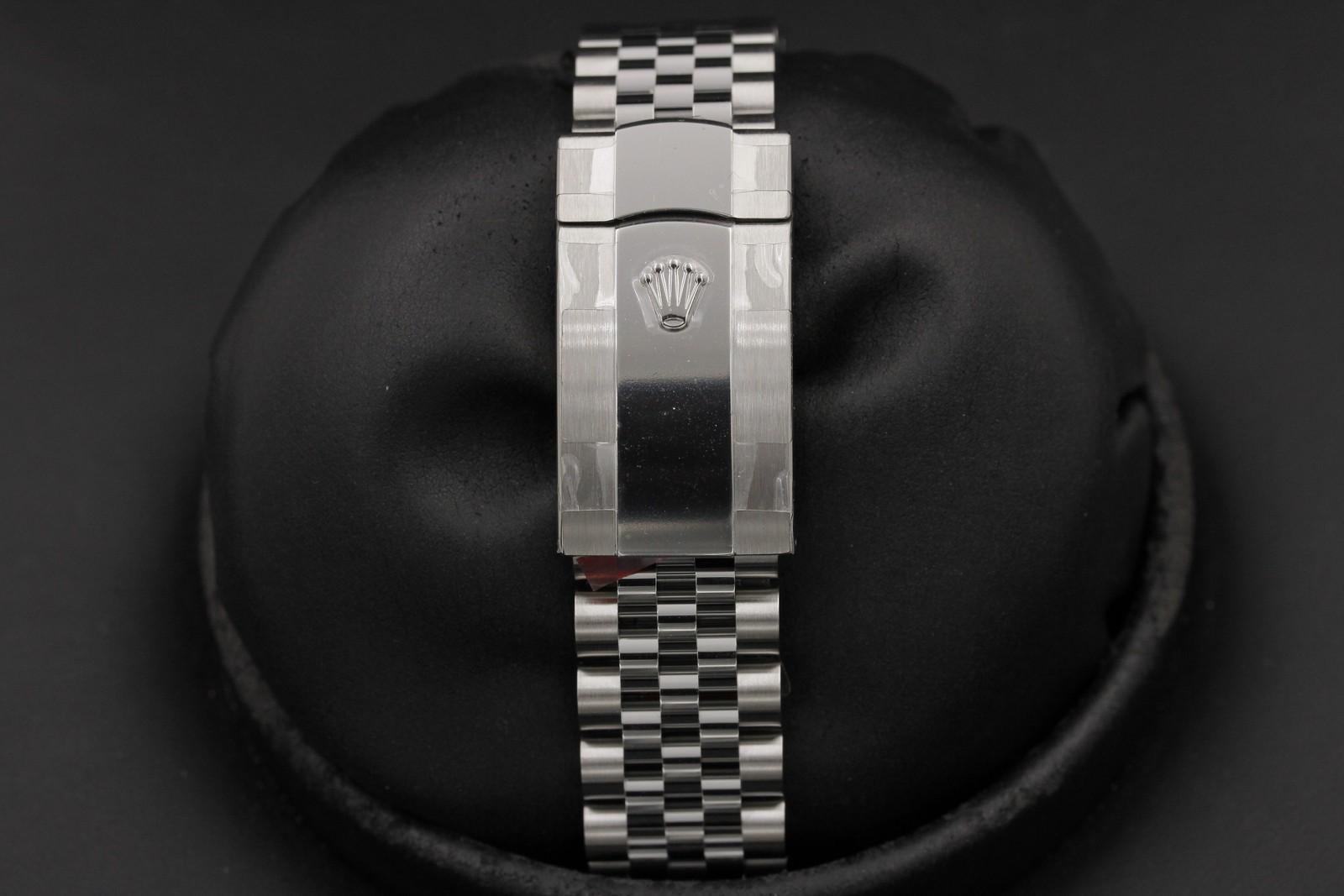 Watch Image 7
