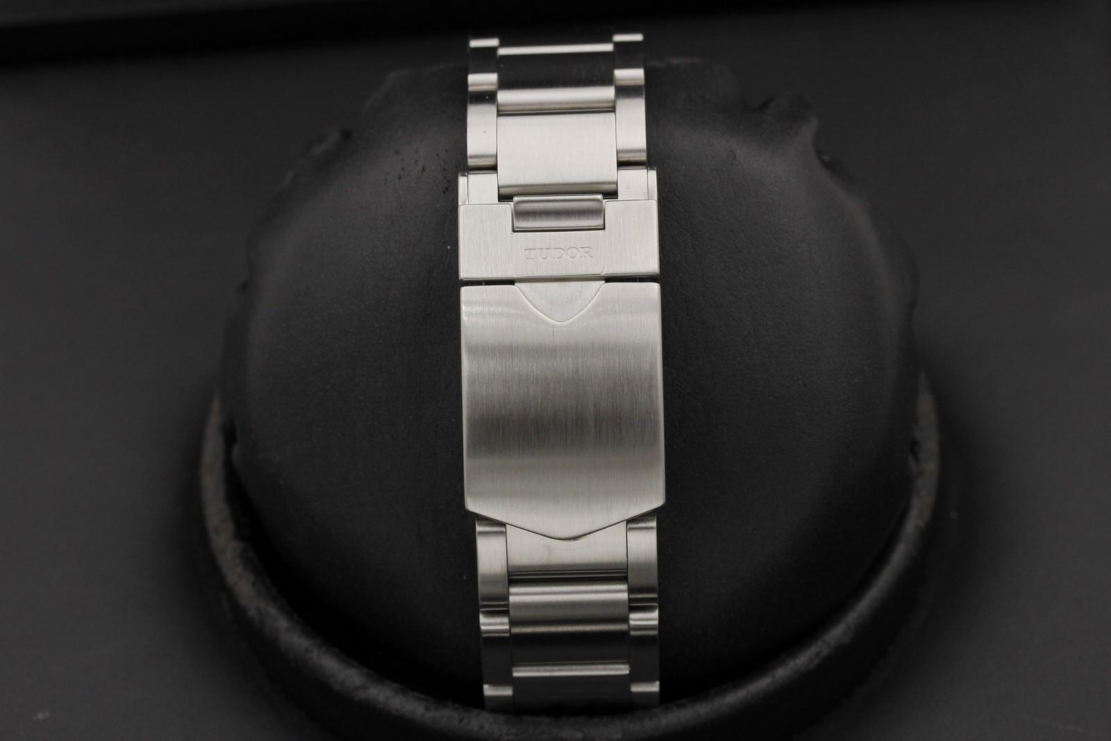 Watch Image 7
