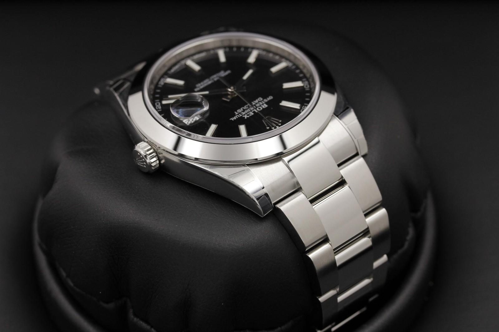 Watch Image 4